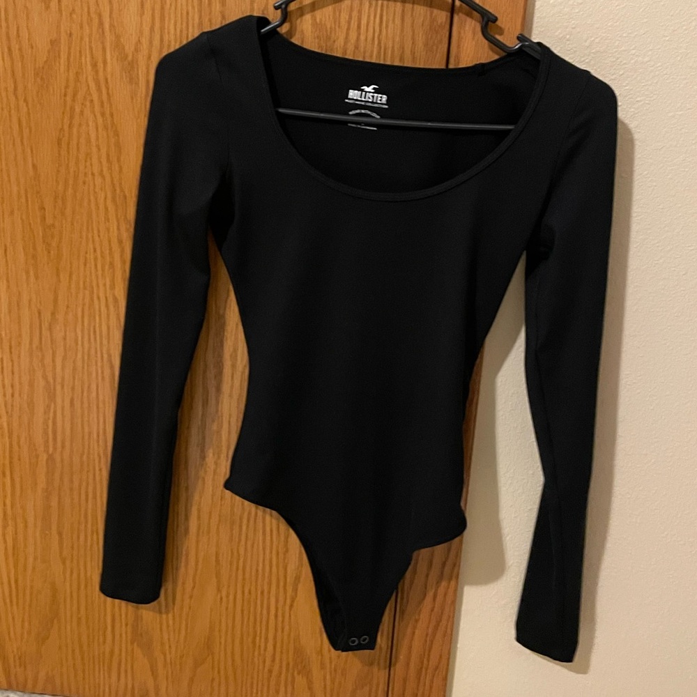 Hollister Black Long Sleeve Scoop Neck Bodysuit with Snap Hem